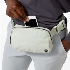 Lululemon Everywhere Belt Bag *1L springtime color